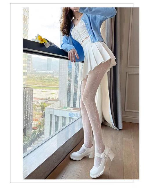 强摸秘书人妻的大乳的相关介绍