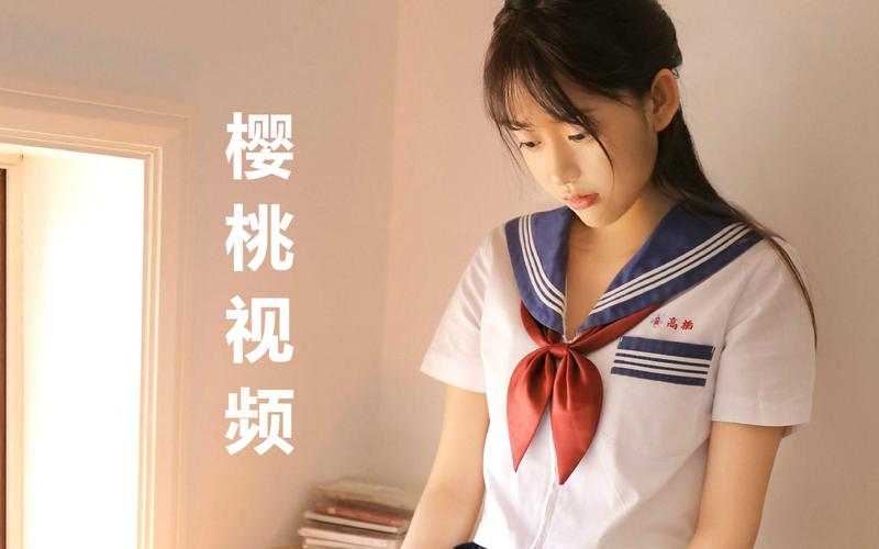 我一边吻一边揉她的胸的相关介绍