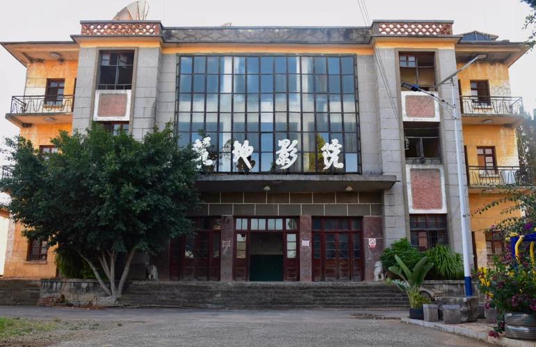 老师舔我的逼的相关介绍