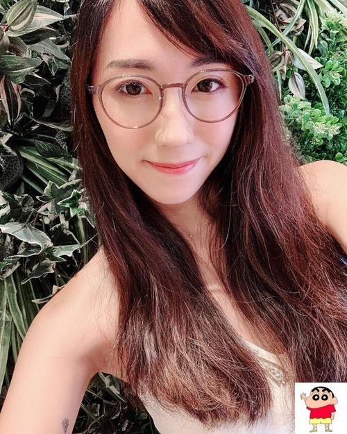 人妻少妇三级av黄的相关介绍