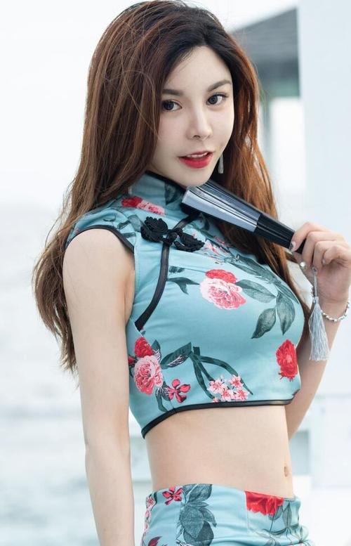 操美女老师嗯哦的相关介绍