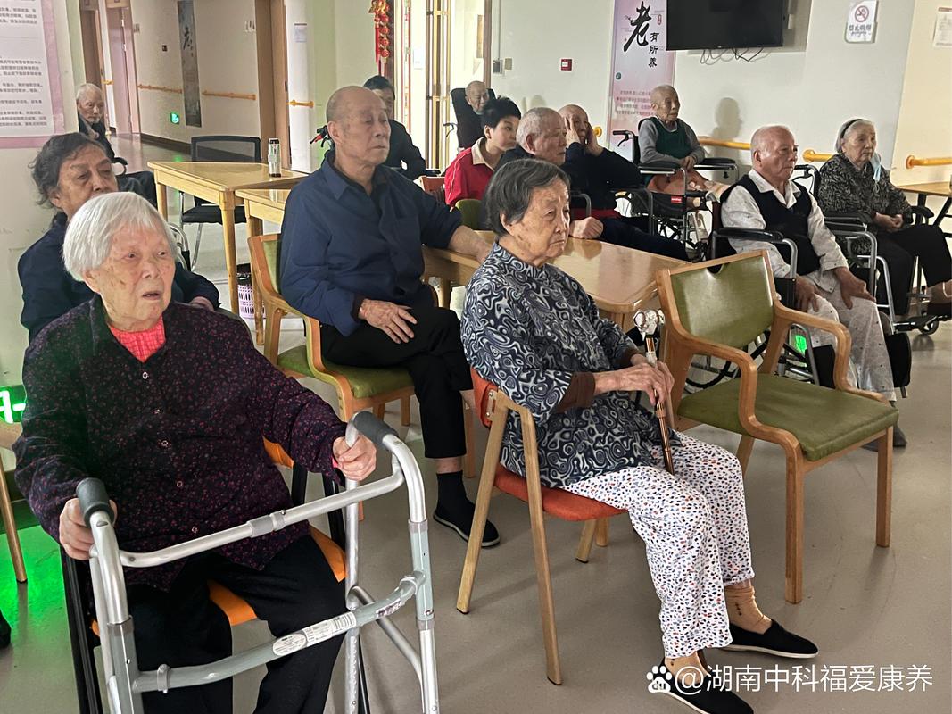 一边亲一边摸那个的相关介绍