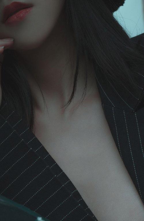 女生下体有黄黄结块的分泌物的相关介绍