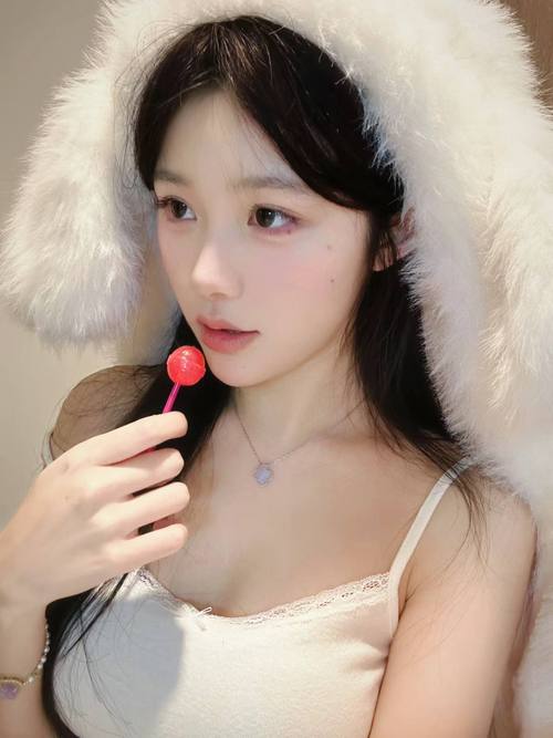 《一边亲一边摸》免费的相关介绍