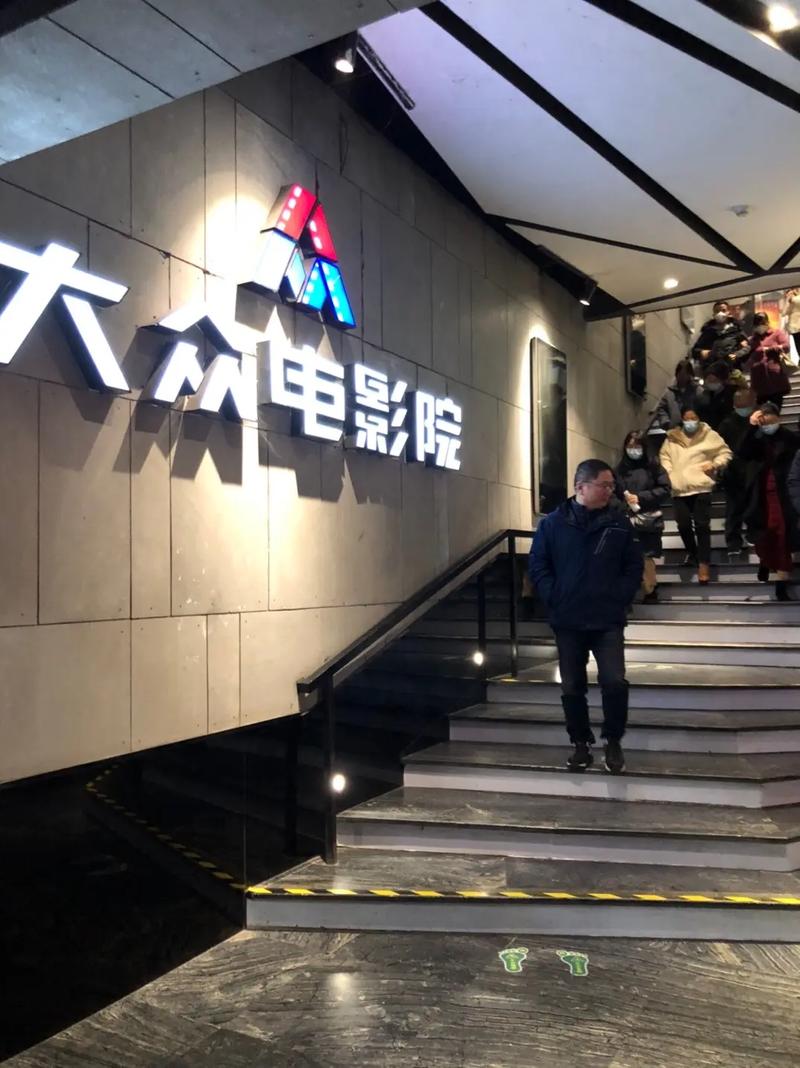 一边亲一边摸在线看的相关介绍