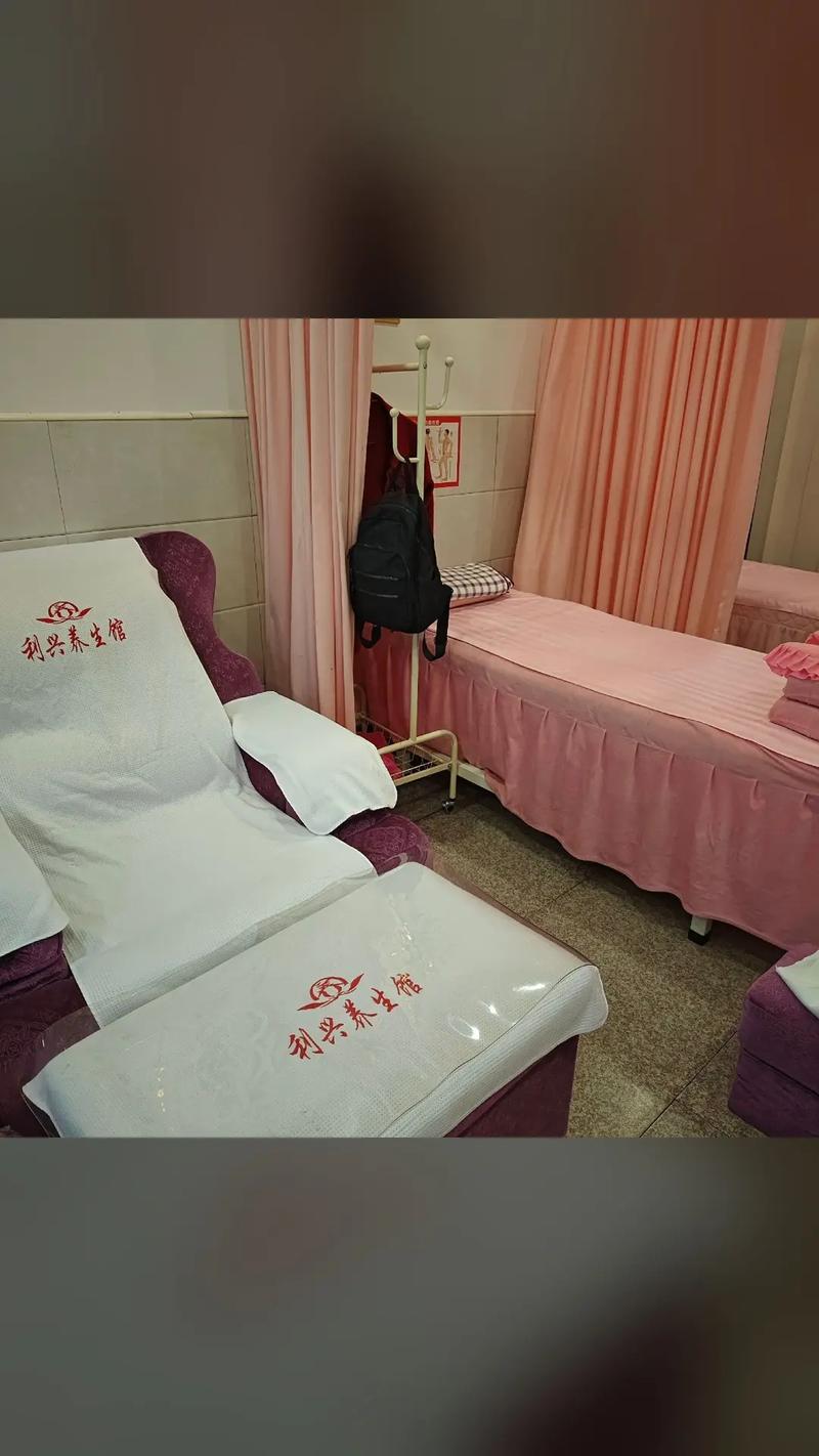 人妻扒开的相关介绍