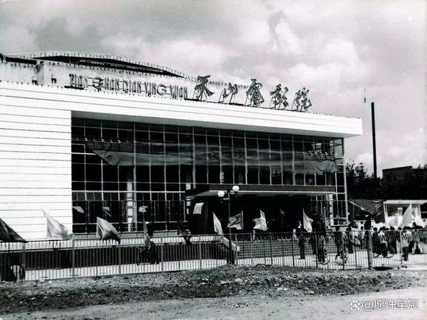 亚洲制服丝袜av在线的相关介绍