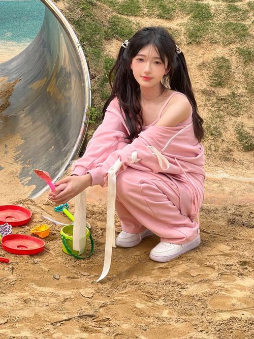 一边揉一边摸 一边做 爽的相关介绍