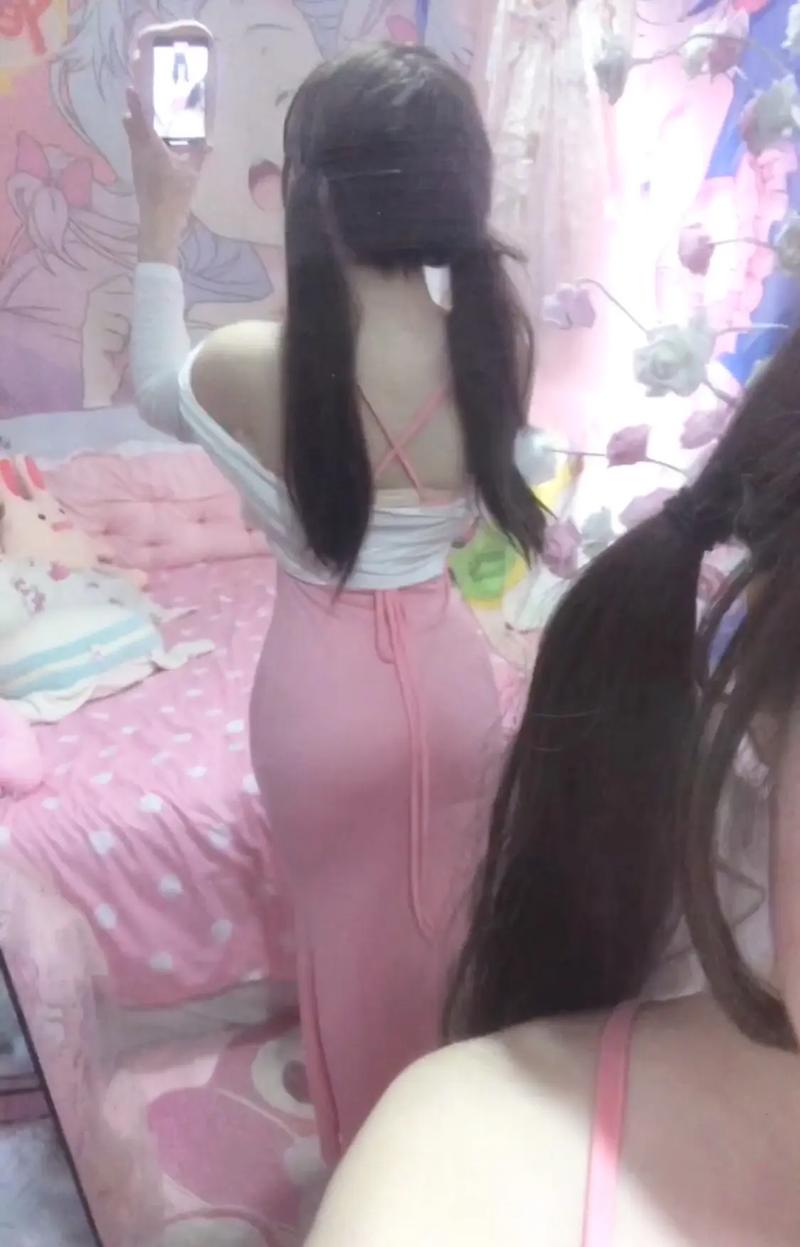 操哭美女大学生的相关介绍