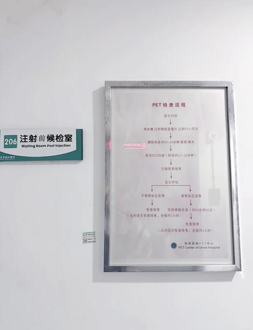 一边摸一边插一边舔的相关介绍