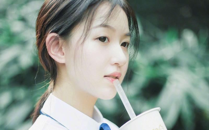 中出人妻巨乳的相关介绍